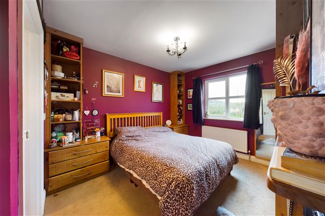 25 Cois Na Bearu, Graiguenamanagh, Kilkenny