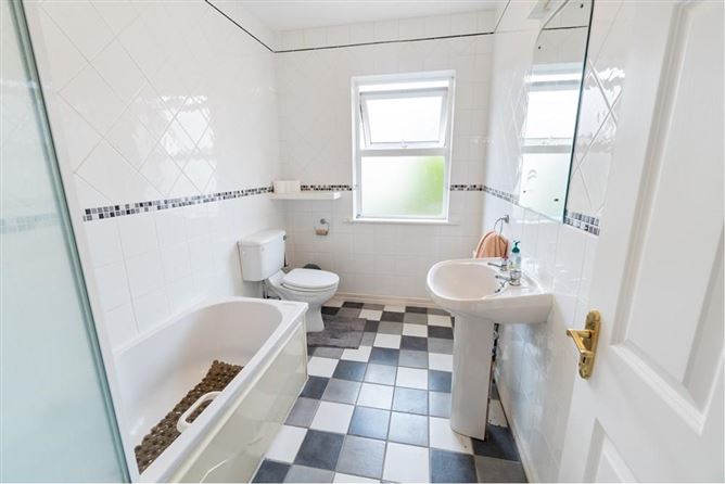 112 Cluain Riocaird, Castlegar, Co. Galway