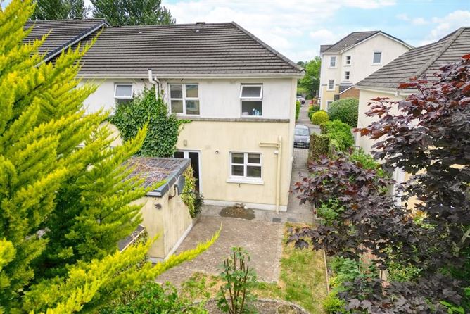 112 Cluain Riocaird, Castlegar, Co. Galway
