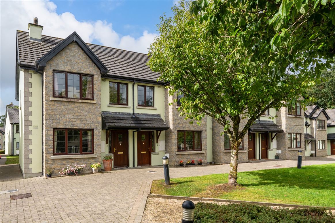24 Mac Raghnaill Court, Lough Rynn, Mohill, Co. Leitrim