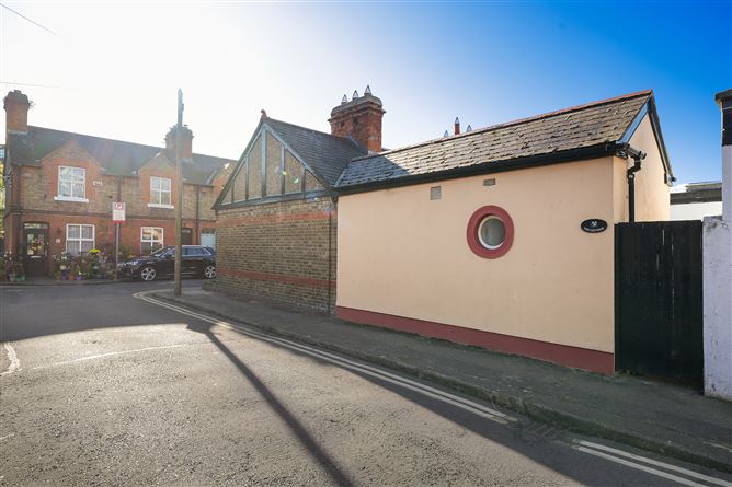 https://photos-a.propertyimages.ie/media/1/9/7/4958791/c5d92791-fa69-40a3-bd7d-2896d2d87b69_l.jpg