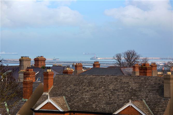 Top Floor Apartment, 1 Eaton Square, Monkstown, Co. Dublin