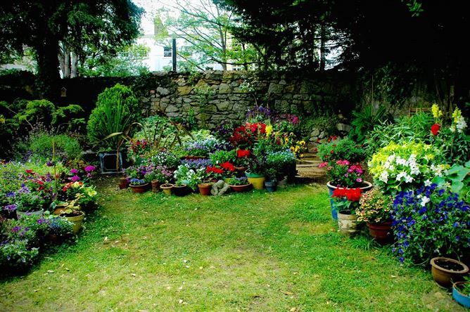 Top Floor Apartment, 1 Eaton Square, Monkstown, Co. Dublin