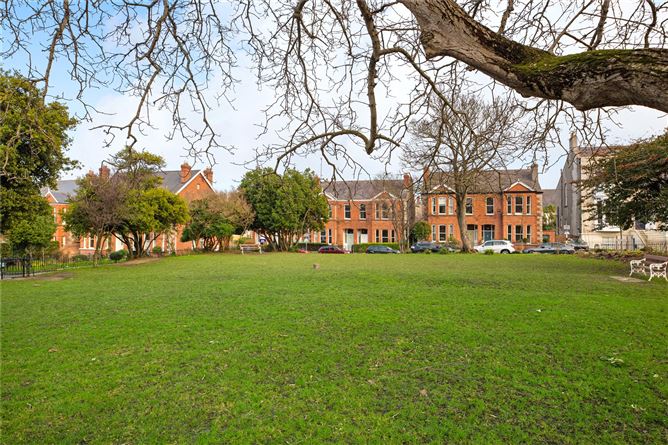 Top Floor Apartment, 1 Eaton Square, Monkstown, Co. Dublin