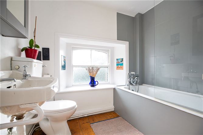 Top Floor Apartment, 1 Eaton Square, Monkstown, Co. Dublin