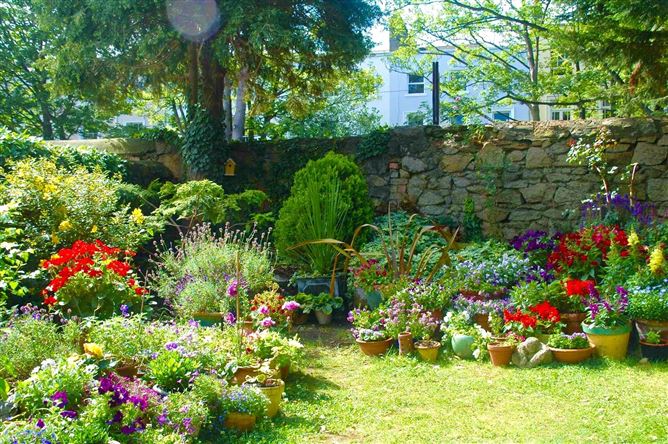 Top Floor Apartment, 1 Eaton Square, Monkstown, Co. Dublin