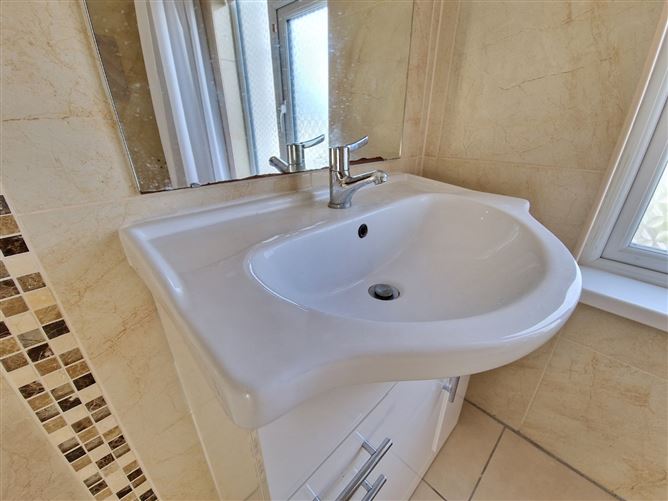 8 Abbey View, Clarecastle, Ennis, Co. Clare