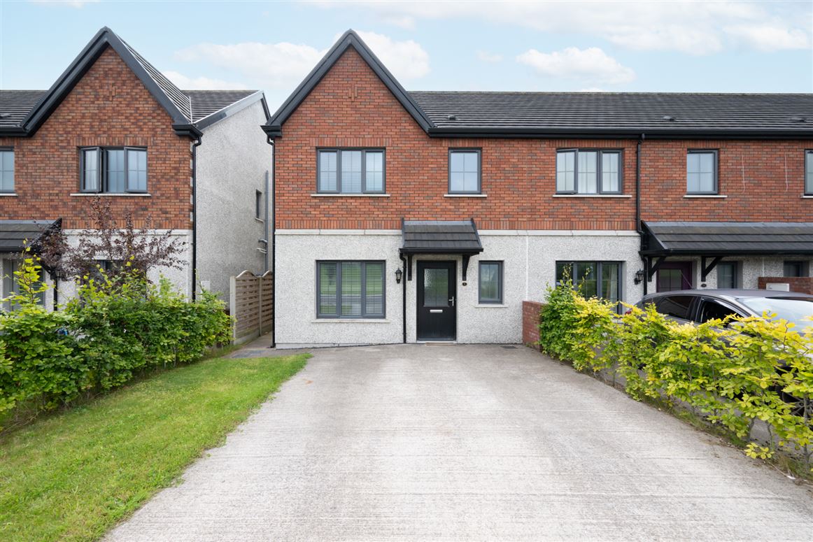 9 The Ferns, Classes Lake, Ovens, Co. Cork Sherry FitzGerald Cork