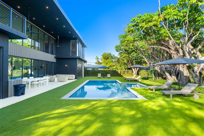 Black & Green,Miami,Florida,USA