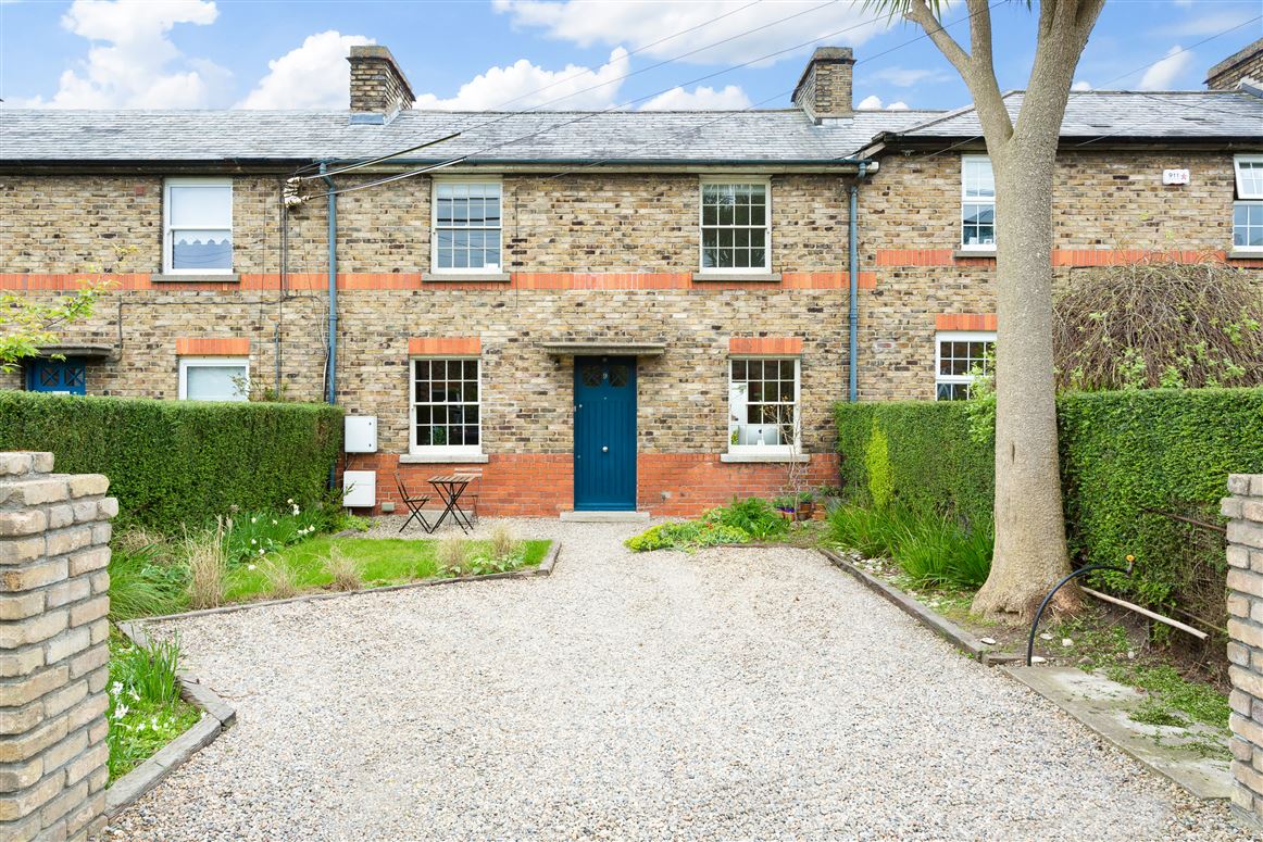9 Devitt Villas, Glasthule, County Dublin