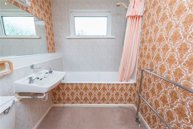 https://photos-a.propertyimages.ie/media/2/0/0/4943002/2862c061-752e-4ced-afbf-0c00ed3151be_l.jpg