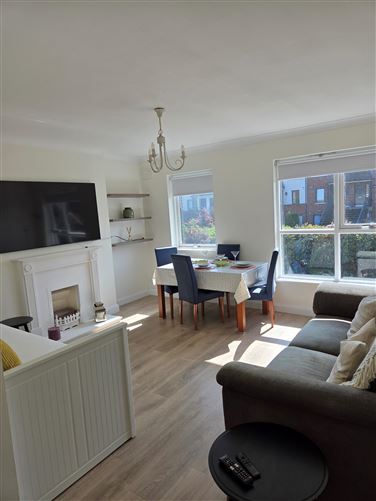 https://photos-a.propertyimages.ie/media/2/0/0/4952002/c54769af-7db0-4de6-85bb-bce8465dedac_l.jpg
