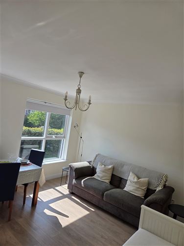 https://photos-a.propertyimages.ie/media/2/0/0/4952002/c54769af-7db0-4de6-85bb-bce8465dedac_l.jpg