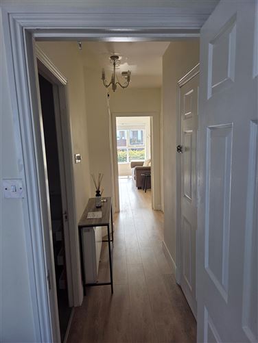 https://photos-a.propertyimages.ie/media/2/0/0/4952002/c54769af-7db0-4de6-85bb-bce8465dedac_l.jpg