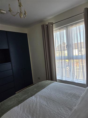 https://photos-a.propertyimages.ie/media/2/0/0/4952002/c54769af-7db0-4de6-85bb-bce8465dedac_l.jpg