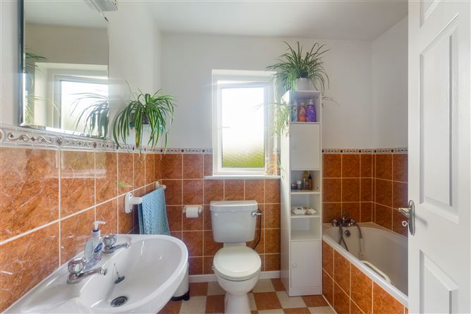  18, Woodlands,, Clonroche, Wexford
