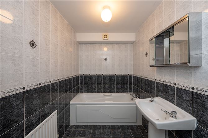 8 Castlepoint Court, Crosshaven, Cork