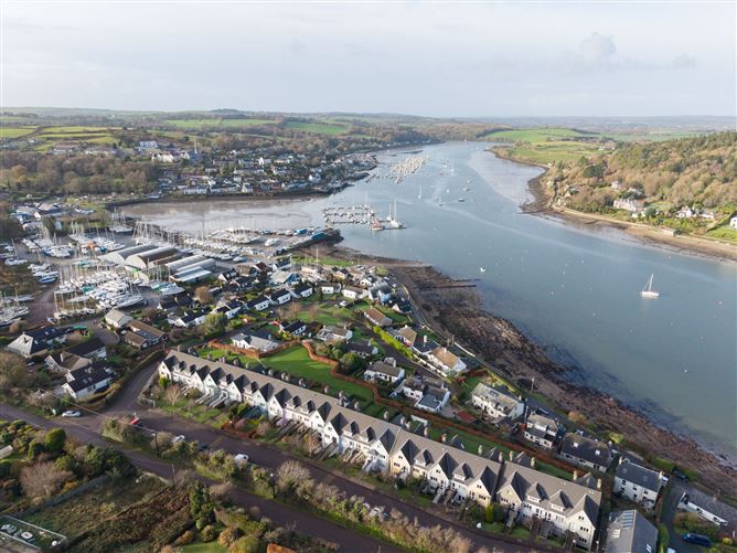 8 Castlepoint Court, Crosshaven, Cork