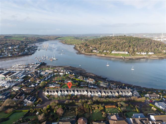 8 Castlepoint Court, Crosshaven, Cork