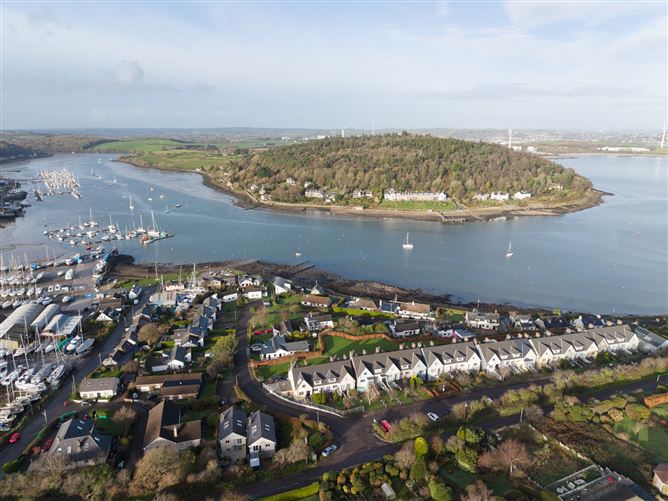 8 Castlepoint Court, Crosshaven, Cork