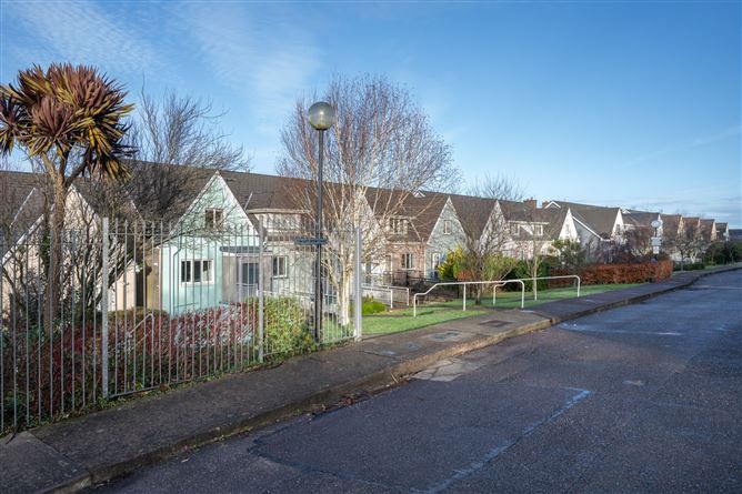 8 Castlepoint Court, Crosshaven, Cork