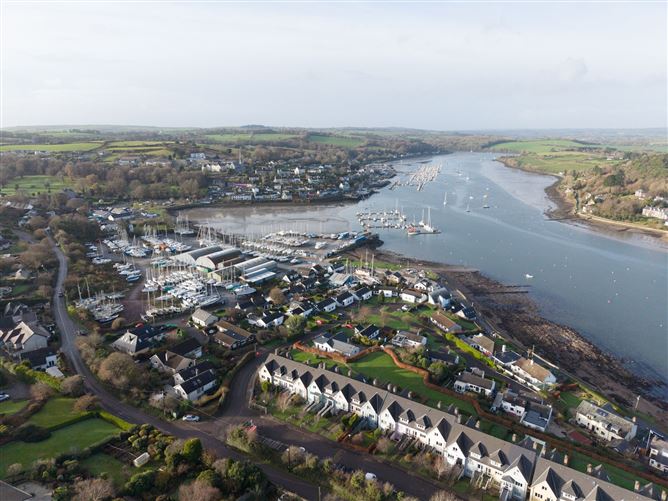 8 Castlepoint Court, Crosshaven, Cork