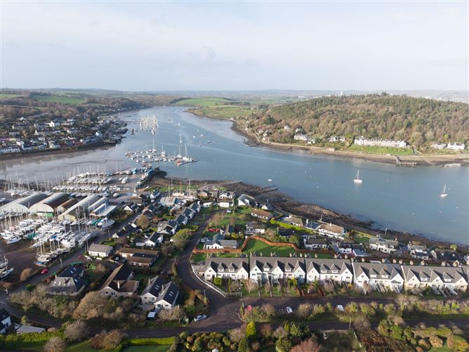 8 Castlepoint Court, Crosshaven, Cork
