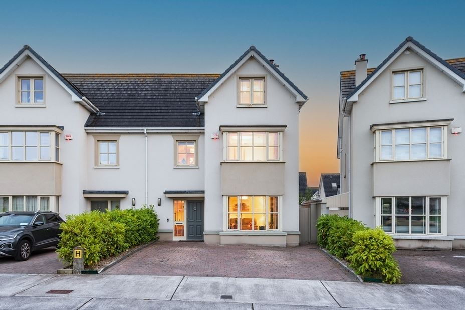 12 The Crescent, Pipers Hill, Naas, Co. Kildare. 