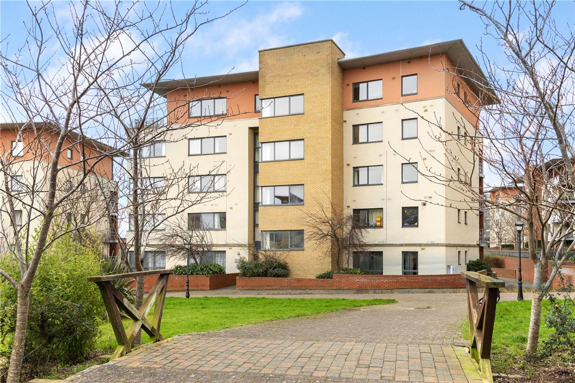 43 The Oval, Tullyvale, Dublin18