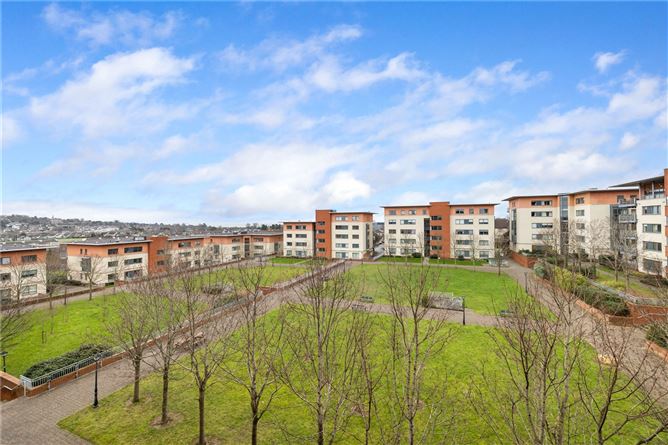 43 The Oval, Tullyvale, Dublin18