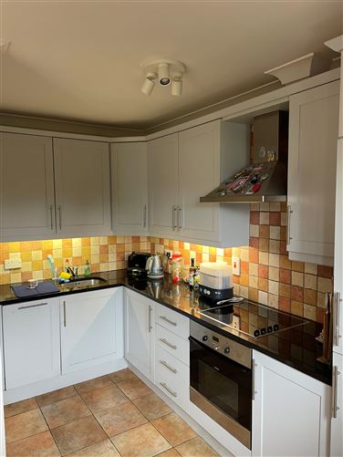 https://photos-a.propertyimages.ie/media/2/0/4/5004402/589ff896-bf7c-4401-b873-91c483d2f653_l.jpg