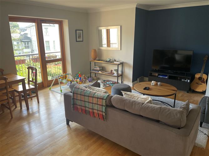https://photos-a.propertyimages.ie/media/2/0/4/5004402/589ff896-bf7c-4401-b873-91c483d2f653_l.jpg