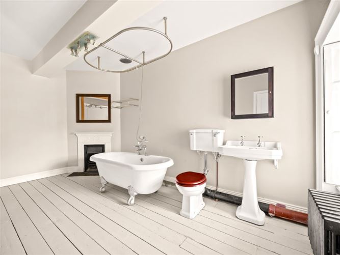 https://photos-a.propertyimages.ie/media/2/0/5/4930502/63769abc-cc3f-49c2-9dfd-ebe845f0f882_l.jpg