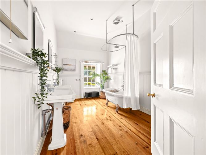 https://photos-a.propertyimages.ie/media/2/0/5/4930502/63769abc-cc3f-49c2-9dfd-ebe845f0f882_l.jpg