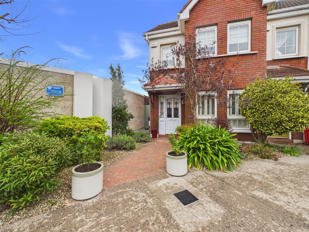 10 Larkfield Place, Lucan,   Dublin