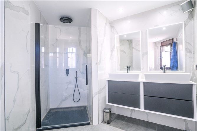Photo 6 of 14 — Marbella, Marbella Golden Mile, Jardines de las Lomas, Spain