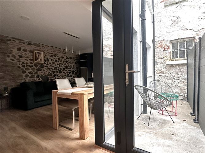 Apt 5 Fiddle & Bow, 48 Dominick Street Lower, Galway