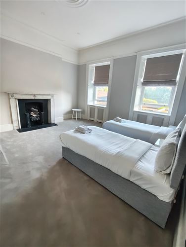 https://photos-a.propertyimages.ie/media/2/0/7/5014702/2c1202fa-5b5b-4b47-ae05-473dbb2438ad_l.jpg