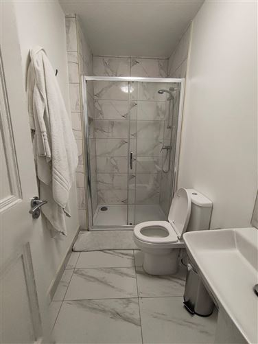 https://photos-a.propertyimages.ie/media/2/0/7/5014702/2c1202fa-5b5b-4b47-ae05-473dbb2438ad_l.jpg