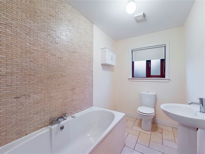 29 Caisleain Cuirt, Thurles, Co. Tipperary