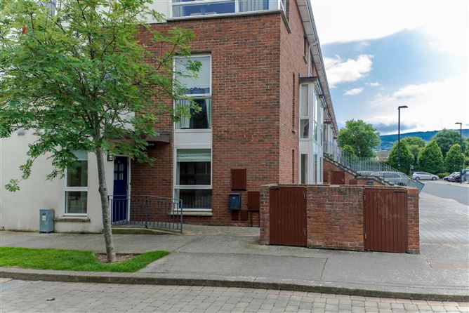 16 Levmoss Avenue, The Gallops, Leopardstown, Dublin