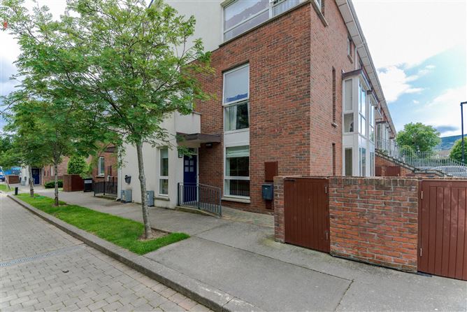 16 Levmoss Avenue, The Gallops, Leopardstown, Dublin