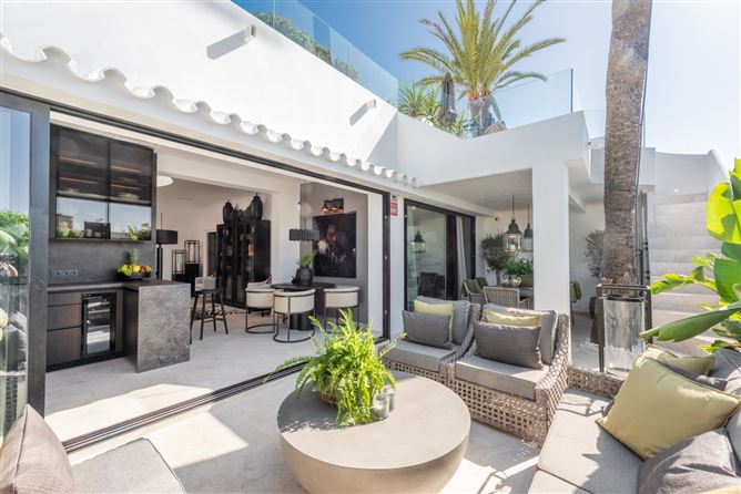 Spain, Marbella, Marbella Golden Mile - 740-00423P