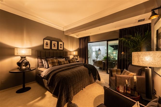 Spain, Marbella, Marbella Golden Mile - 740-00423P