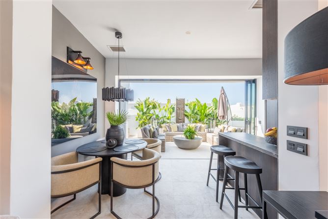 Spain, Marbella, Marbella Golden Mile - 740-00423P