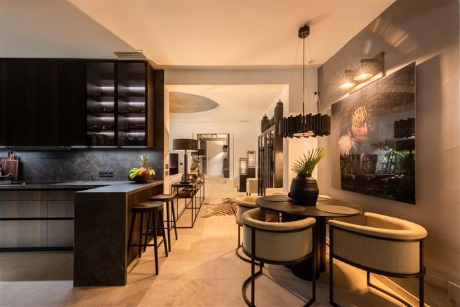 Spain, Marbella, Marbella Golden Mile - 740-00423P