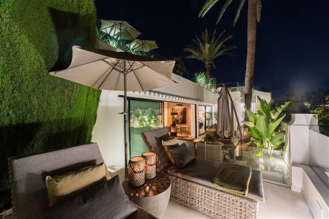 Spain, Marbella, Marbella Golden Mile - 740-00423P
