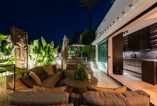 Spain, Marbella, Marbella Golden Mile - 740-00423P