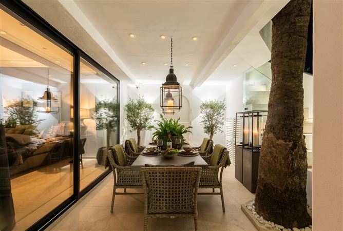Spain, Marbella, Marbella Golden Mile - 740-00423P
