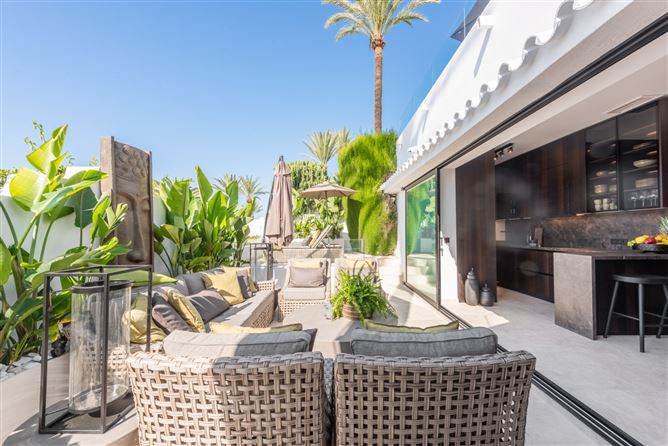 Spain, Marbella, Marbella Golden Mile - 740-00423P